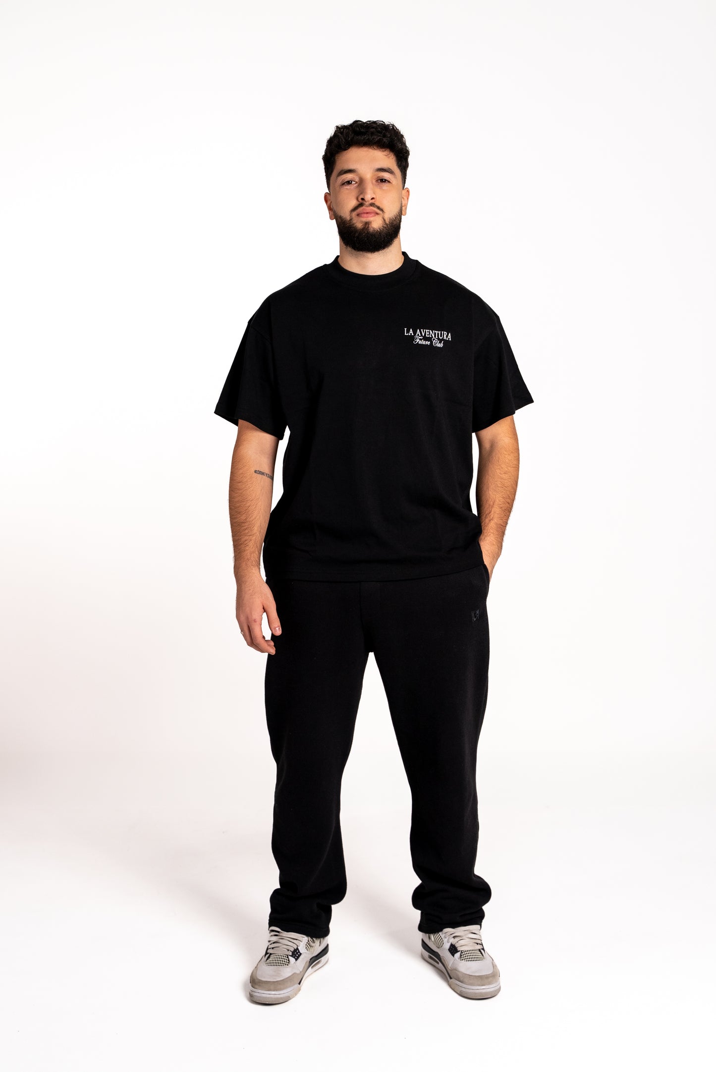 La Aventura Clothing black T-shirt